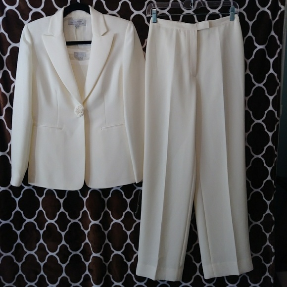 Tahari Jackets & Blazers - NWT Tahari 3 Piece Set (jacket, top, & pant)